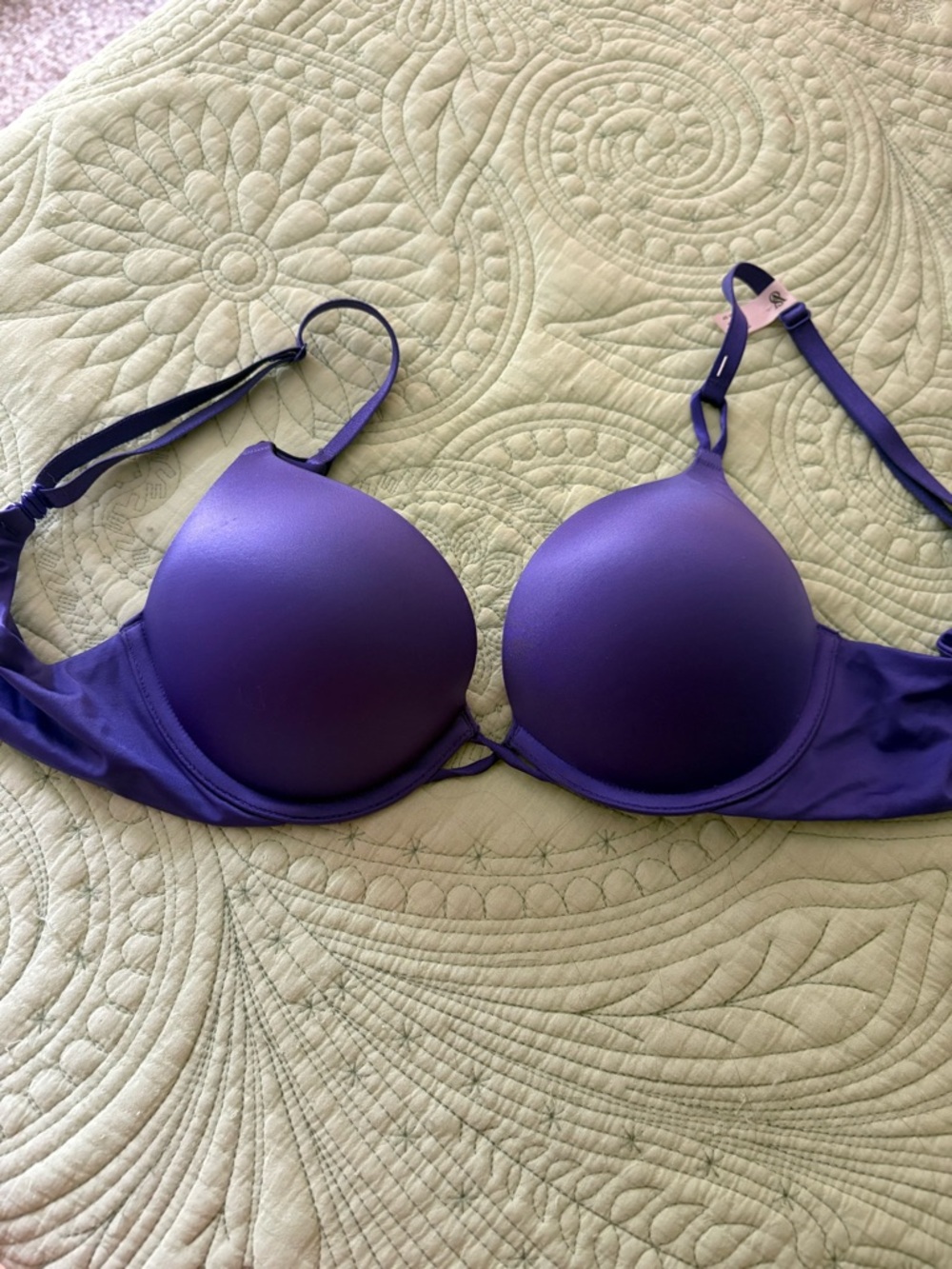 Victoria’s Secret bombshell add 2 cups push up bra 32B